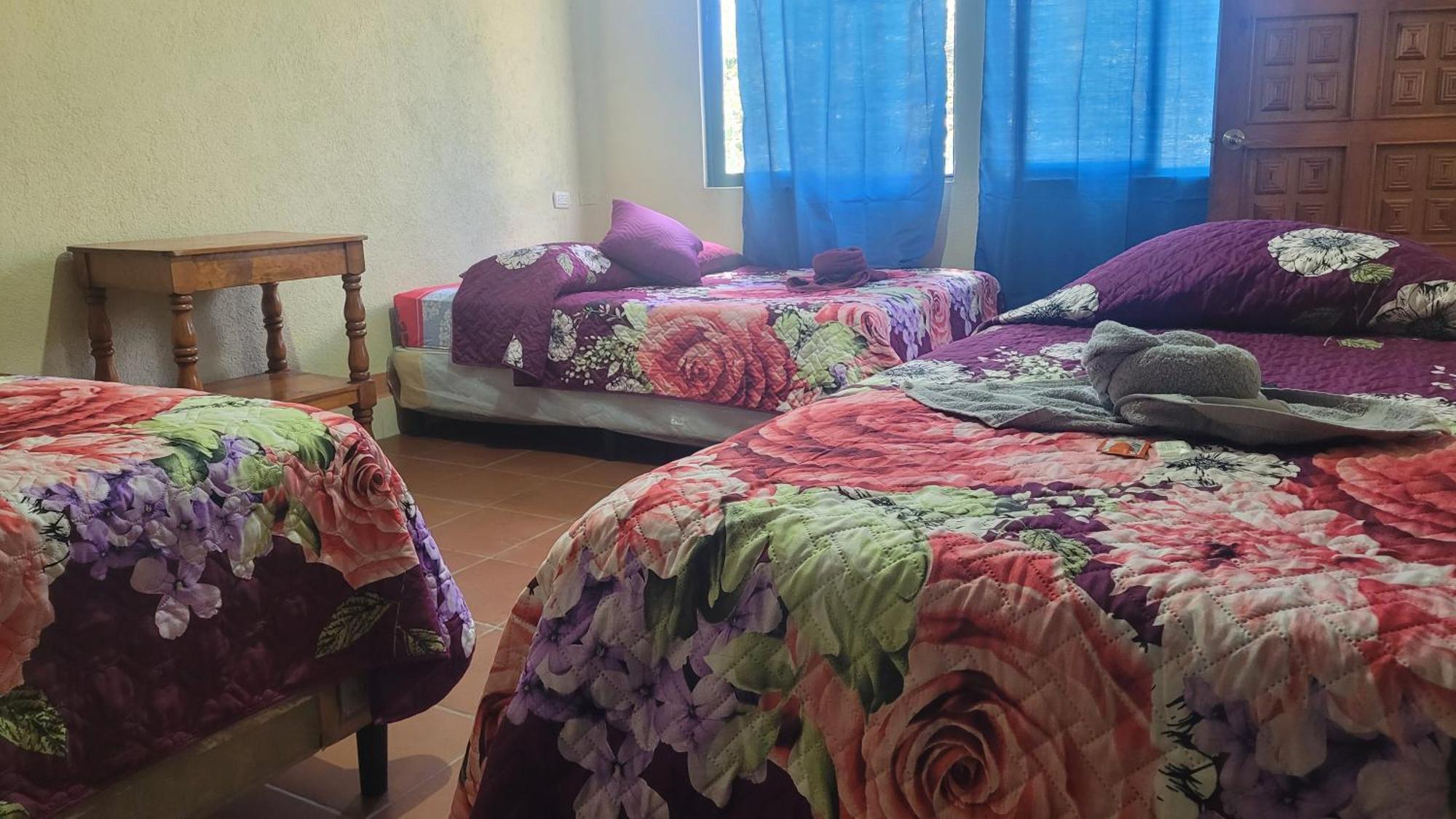 Hostal Sweet Dreams Panajachel Esterno foto
