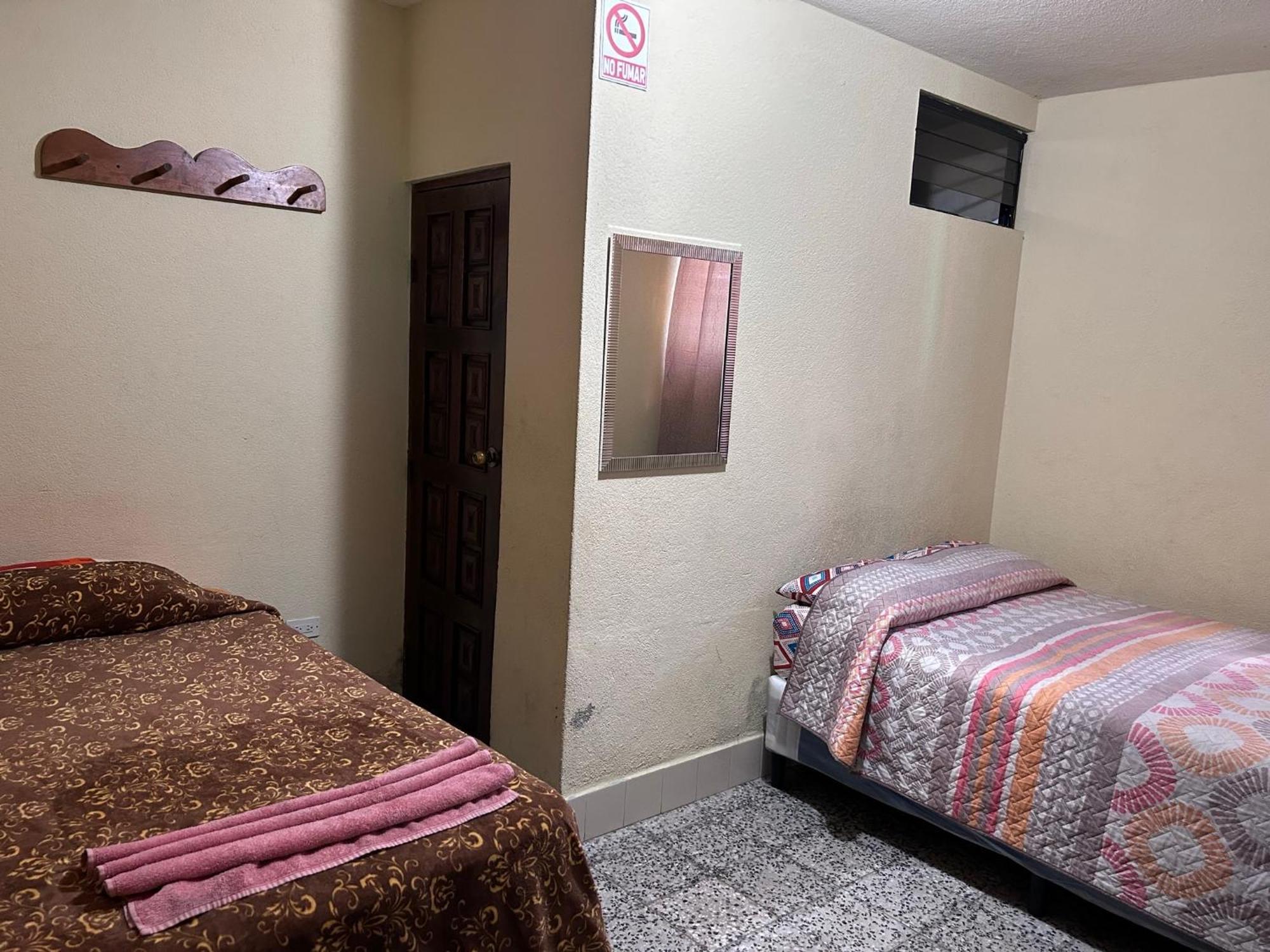 Hostal Sweet Dreams Panajachel Esterno foto