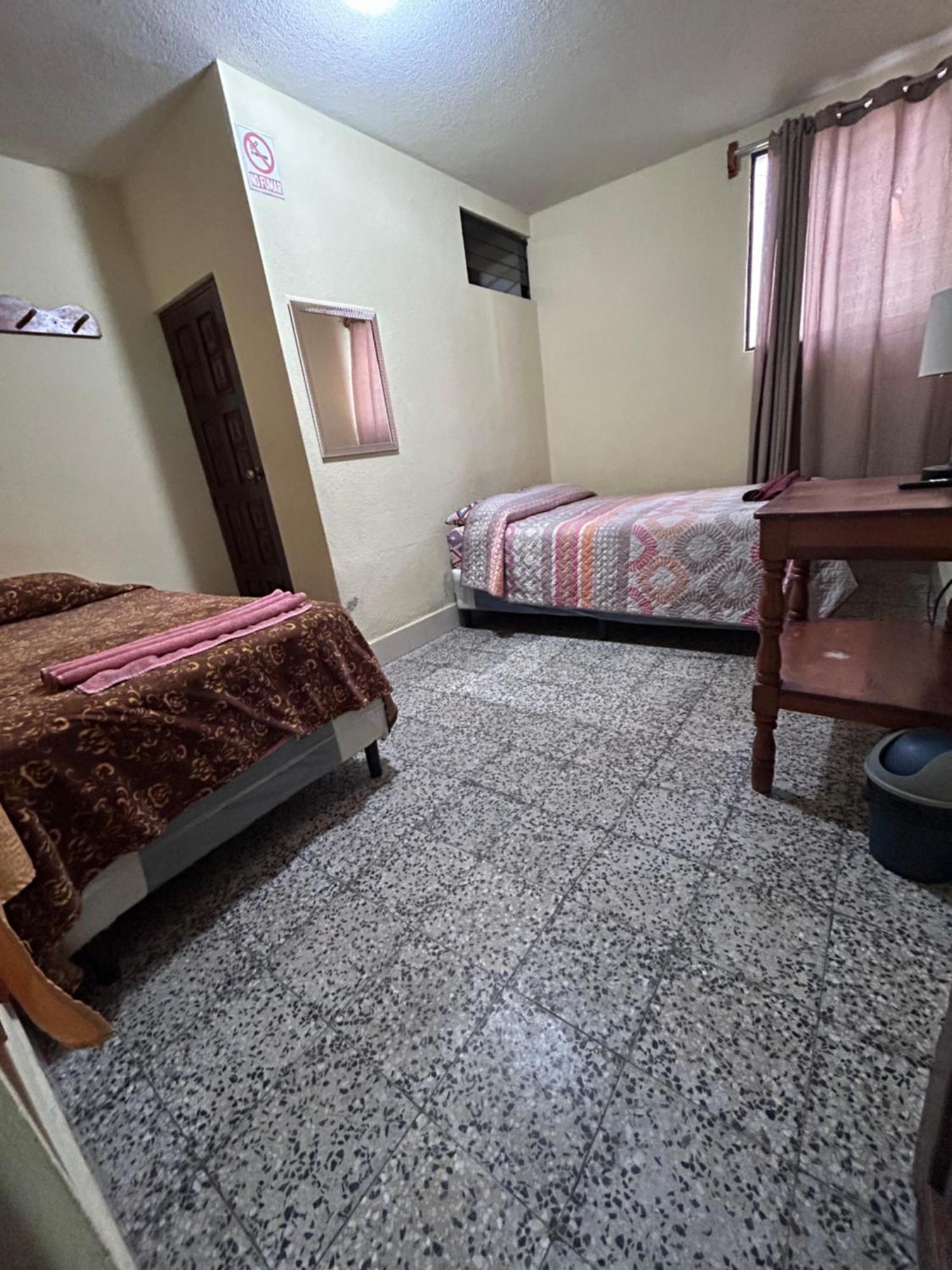 Hostal Sweet Dreams Panajachel Esterno foto